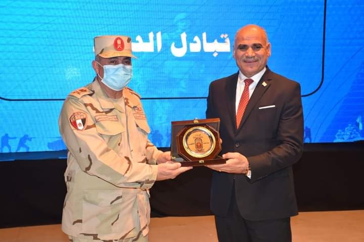 رئيس جامعة الأقصر يشهد فعاليات الندوة التثقيفية السابعة للقوات المسلحة .. صور 19 - جريدة المساء