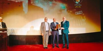 "خلال افتتاح دورته الـسادسة" .. المهرجان المسرحي الدولي لشباب الجنوب يُكرّم رئيس جامعة الأقصر 1 - جريدة المساء