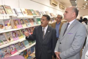 رئيس جامعة الأقصر يفتتح معرض الكتاب بكلية الفنون الجميلة 23 - جريدة المساء