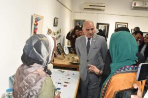 رئيس جامعة الأقصر يفتتح معرض الكتاب بكلية الفنون الجميلة 31 - جريدة المساء