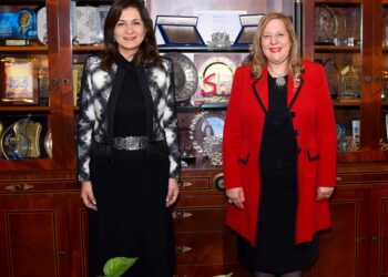 وزيرة الهجرة تبحث مع رئيس مجلس الأعمال الأفريقي فتح آفاق جديدة للصادرات المصرية 26 - جريدة المساء