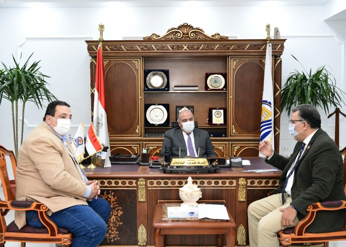محافظ قنا يلتقى مستشار وزيرة التضامن الاجتماعى للتمكين الاقتصادى 27 - جريدة المساء