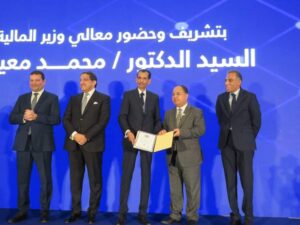 د. معيط يكرم قيادات (المالية) على هامش مؤتمر «ما بعد التحول الرقمى» 22 - جريدة المساء