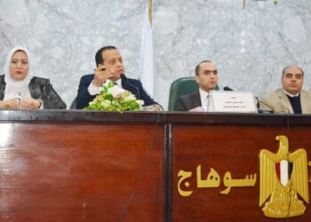 نائب محافظ سوهاج يعقد اجتماعا مع لجنة توفيق أوضاع المشروعات المتوسطة والصغيرة والمتناهية الصغر 27 - جريدة المساء