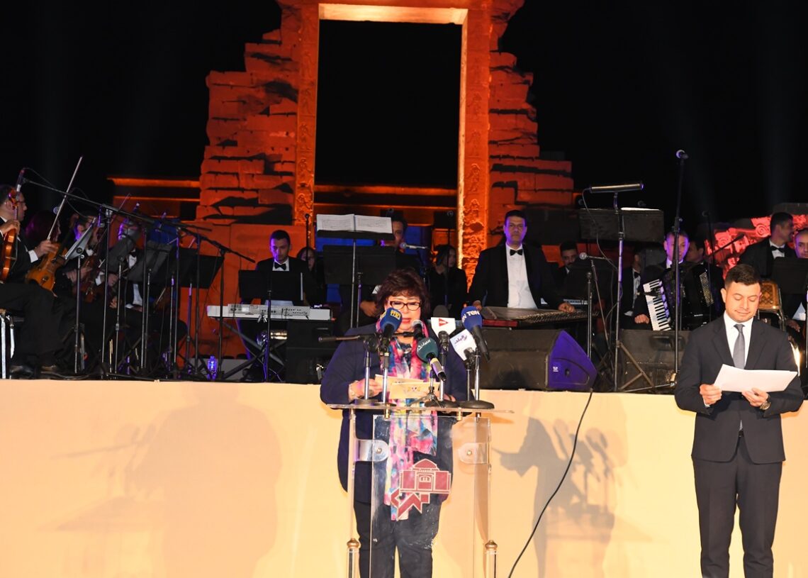 وزيرا الثقافة والسياحة ومحافظ قنا يفتتحون فعاليات الدورة الثانية من مهرجان دندرة للموسيقى والغناء  19 - جريدة المساء