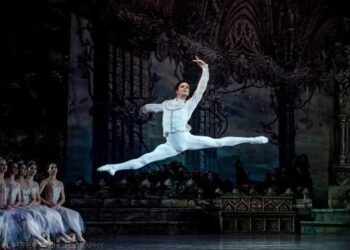 الفنان أوليكسي نزع عن نفسه ملابس الباليه و استبدلها بالبدلة العسكرية 19 - جريدة المساء