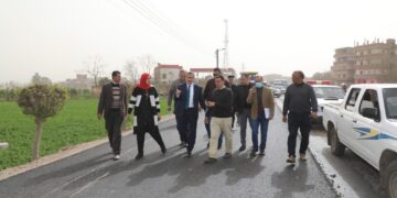 محافظ المنوفية فى جولة ميدانية: إقالة رئيس قرية مليج.. لتدني مستوى النظافة.. ويكلف وحدة التدخل السريع برفع التراكمات فوراً 1 - جريدة المساء