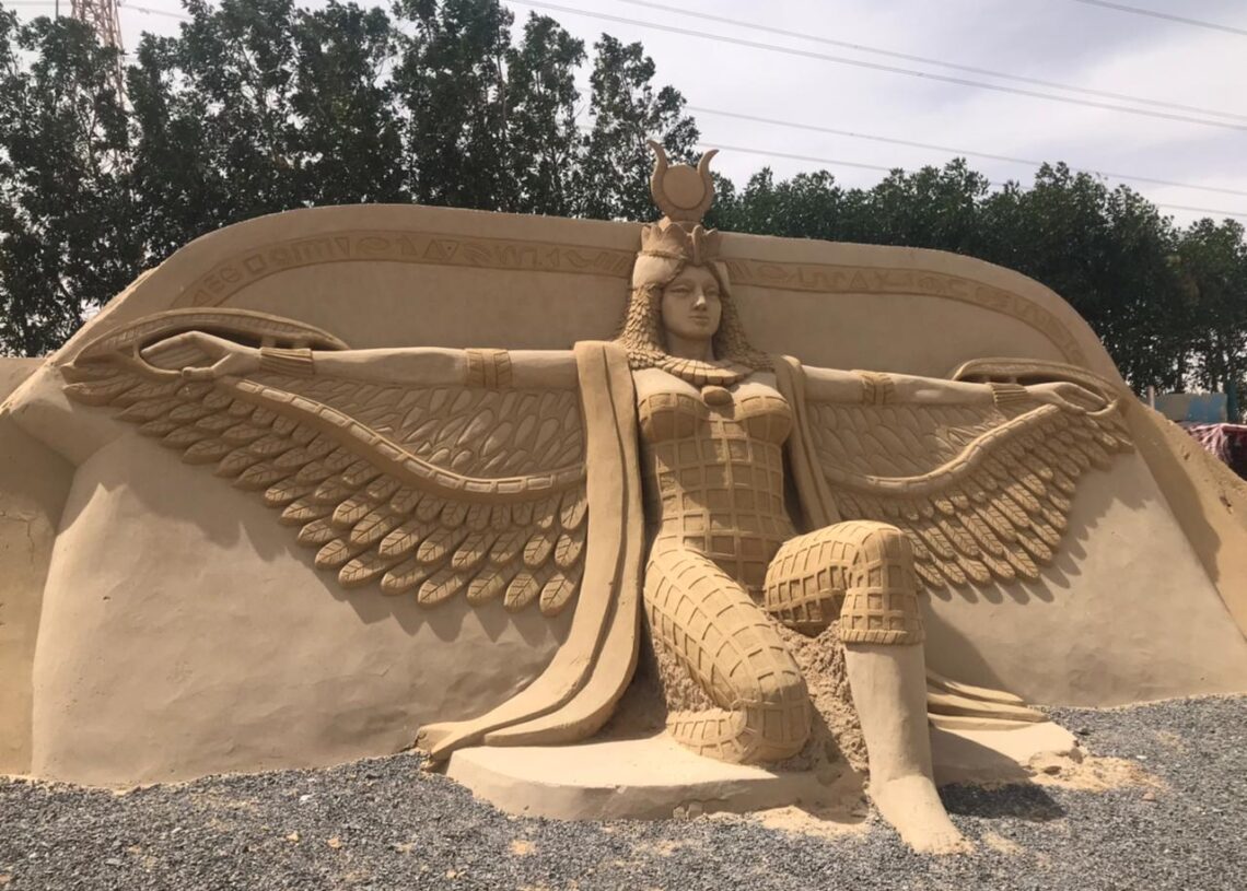 جامعة جنوب الوادى تنظم رحلة إلى "متحف الرمال" بالغردقة فى أولى أنشطة الأسبوع البيئى 19 - جريدة المساء