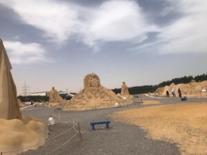 جامعة جنوب الوادى تنظم رحلة إلى "متحف الرمال" بالغردقة فى أولى أنشطة الأسبوع البيئى 31 - جريدة المساء