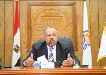 "سكرتير عام قنا" يعقد اجتماعا لمتابعة تقنين أراضى أملاك الدولة والتصالح فى مخالفات البناء 28 - جريدة المساء