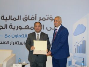 د. معيط يكرم المشاركين فى إعداد مشروع قانون المالية العامة الموحد 25 - جريدة المساء