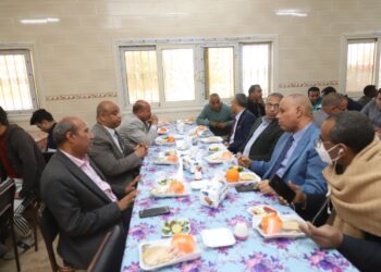 رئيس جامعة جنوب الوادى يتناول وجبة الغذاء مع الوفود المشاركة بالملتقى الفنى التاسع عشر للجامعات المصرية والعربية 21 - جريدة المساء