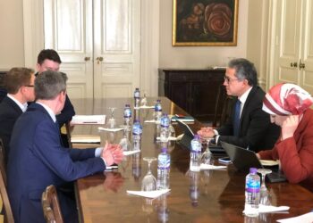 العنانى يلتقي مع رؤساء عدد من كبرى منظمي الرحلات وشركات الطيران البريطانية المتعاملة مع المقصد السياحى المصرى 29 - جريدة المساء