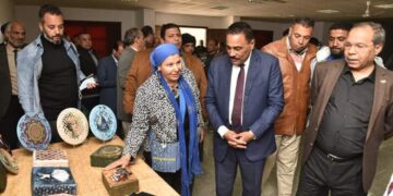 محافظ مطروح يلتقي شباب الملتقى التاسع لأبناء المحافظات الحدودية بسيوة 1 - جريدة المساء