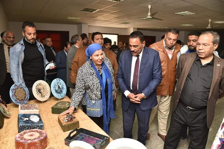 محافظ مطروح يلتقي شباب الملتقى التاسع لأبناء المحافظات الحدودية بسيوة 19 - جريدة المساء