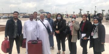 كبار مسئولى السياحة يشاركون فى وداع المعتمرين والاطمئنان على إجراءات السفر 1 - جريدة المساء