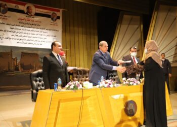 القوى العاملة: تسليم 2216 وثيقة تأمين تكافلي للعمالة غير المنتظمة بالأقصر 28 - جريدة المساء