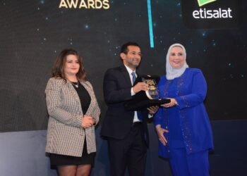 منح جائزة المسئولية المجتمعية ل«اتصالات مصر» بعد الانتهاء من  تطوير جزيرة القرصاية بالجيزة وانشطة  تنظيف النيل، واستخراج المواد البلاستيكية وترميم البيوت 29 - جريدة المساء