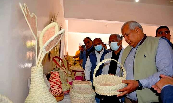 محافظ الوادى الجديد يُشيد بمنتجات "خوص الجيزة" ومزرعة "نخيل القلمون" بالداخلة 17 - جريدة المساء
