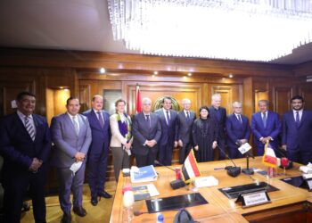 وزير التعليم العالي يوقع عقد إنشاء "حرم الجامعة الفرنسية" بالشروق 29 - جريدة المساء