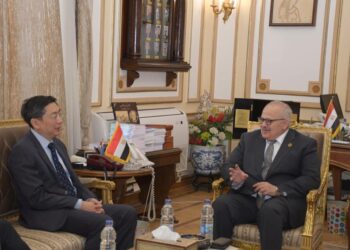 رئيس جامعة القاهرة وسفير سنغافورة يبحثان التعاون في المجالات الأكاديمية والبحثية 31 - جريدة المساء