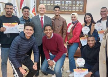 "تجارة عين شمس" يفوز بالمركز الأول في مسابقة كأس المعرفة 21 - جريدة المساء