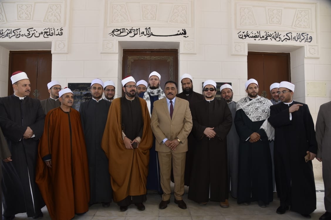 محافظ مطروح يستقبل قافلة الأزهر الدعوية .. ويشهد تسليم هدية الأوقاف من اللحوم 18 - جريدة المساء