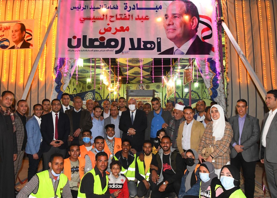 محافظ قنا يفتتح معرض "أهلا رمضان" بمنطقة الأحوال المدنية 17 - جريدة المساء