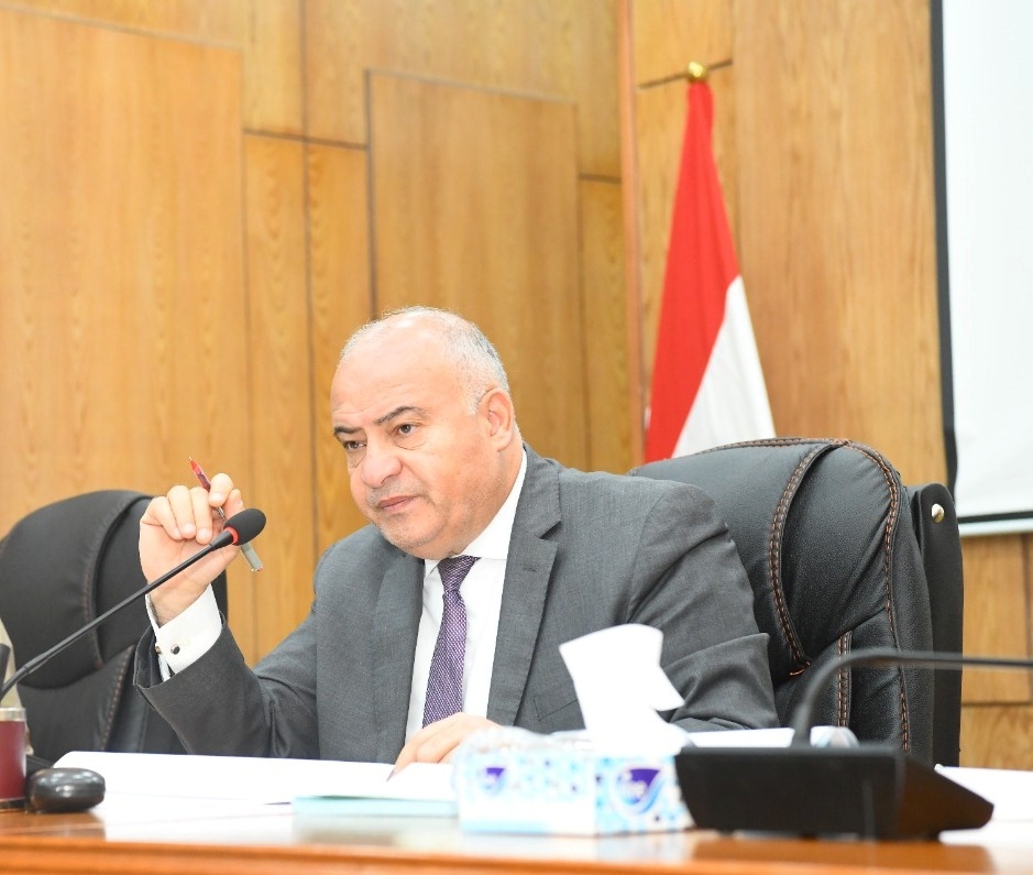 بسبب التعديات على الأراضى الزراعية .. إيقاف رئيس قرية "هوّ " بنجع حمادى وإحالته التحقيق 18 - جريدة المساء اللواء أشرف الداودي محافظ قنا