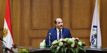 رئيس جامعة العريش يقرر صرف منحة للعاملين بالجامعة بمناسبة رمضان