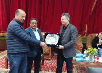 رئيس مدينة رأس غارب يشهد جلسة تشاور مجتمعي لتقييم الأثر البيئي لإنشاء خط أنابيب بترول