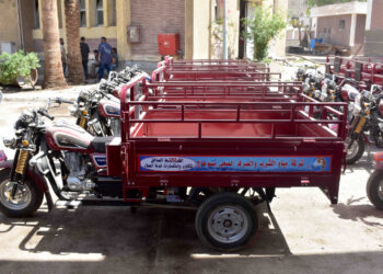 11 تروسيكل جديد يدخل الخدمة لرفع مخلفات تطهير شبكات الصرف الصحى بسوهاج 21 - جريدة المساء