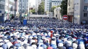 بلدان العالم تحتفل بقدوم عيد الفطر المبارك 39 - جريدة المساء