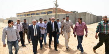 بتكلفة ٣٩ مليون جنيه.. محافظ قنا يتفقد أعمال إنشاء مجمع الشوادر الجديد بنجع حمادى 1 - جريدة المساء