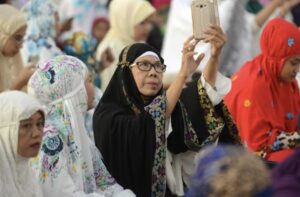 بلدان العالم تحتفل بقدوم عيد الفطر المبارك 27 - جريدة المساء