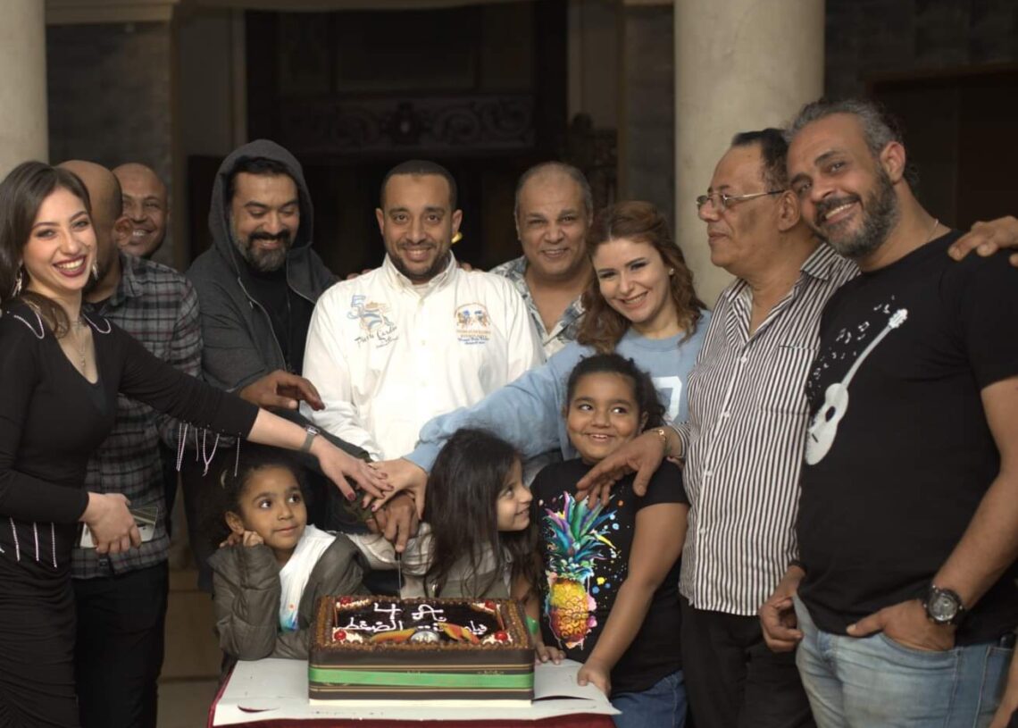 أسرة " تحت الضغط " تحتفل بالفيلم فى أبو رواش 17 - جريدة المساء