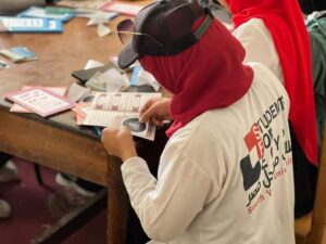 "طلاب من أجل مصر" بحقوق قنا يوزعون "جزء عم" صدقة جارية على روح نقيب المحامين 189 - جريدة المساء