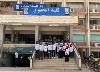 "طلاب من أجل مصر" بحقوق قنا يوزعون "جزء عم" صدقة جارية على روح نقيب المحامين 21 - جريدة المساء