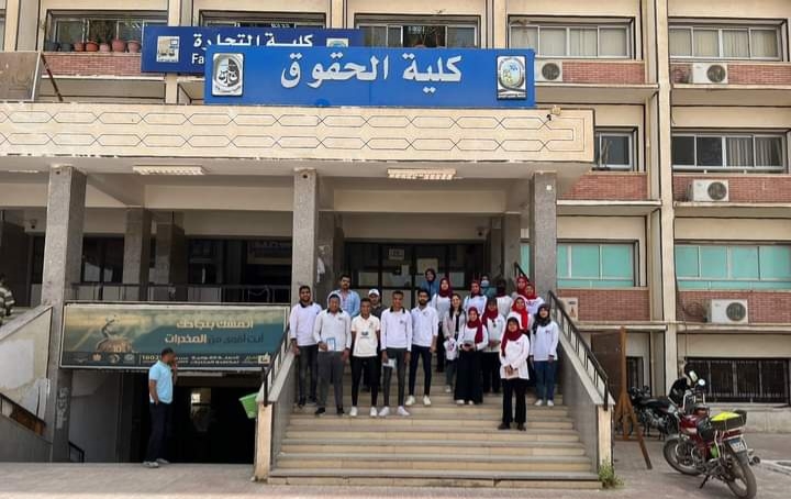 "طلاب من أجل مصر" بحقوق قنا يوزعون "جزء عم" صدقة جارية على روح نقيب المحامين 18 - جريدة المساء