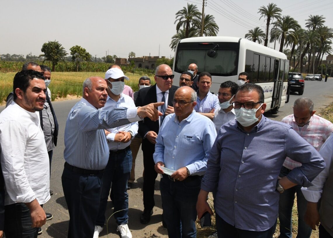 وزير النقل يتفقد مسار القطار الكهربائي السريع "أكتوبر - أسوان" بنطاق محافظة قنا 20 - جريدة المساء وزير النقل يتفقد مسار القطار الكهربائي السريع "أكتوبر - أسوان" بنطاق محافظة قنا 19 - جريدة المساء