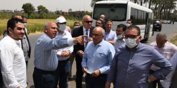 وزير النقل يتفقد مسار القطار الكهربائي السريع "أكتوبر - أسوان" بنطاق محافظة قنا 2 - جريدة المساء وزير النقل يتفقد مسار القطار الكهربائي السريع "أكتوبر - أسوان" بنطاق محافظة قنا 1 - جريدة المساء