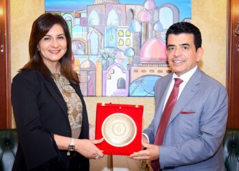 وزيرة الهجرة تلتقي مدير منظمة العالم الإسلامي للتربية والعلوم والثقافة 26 - جريدة المساء