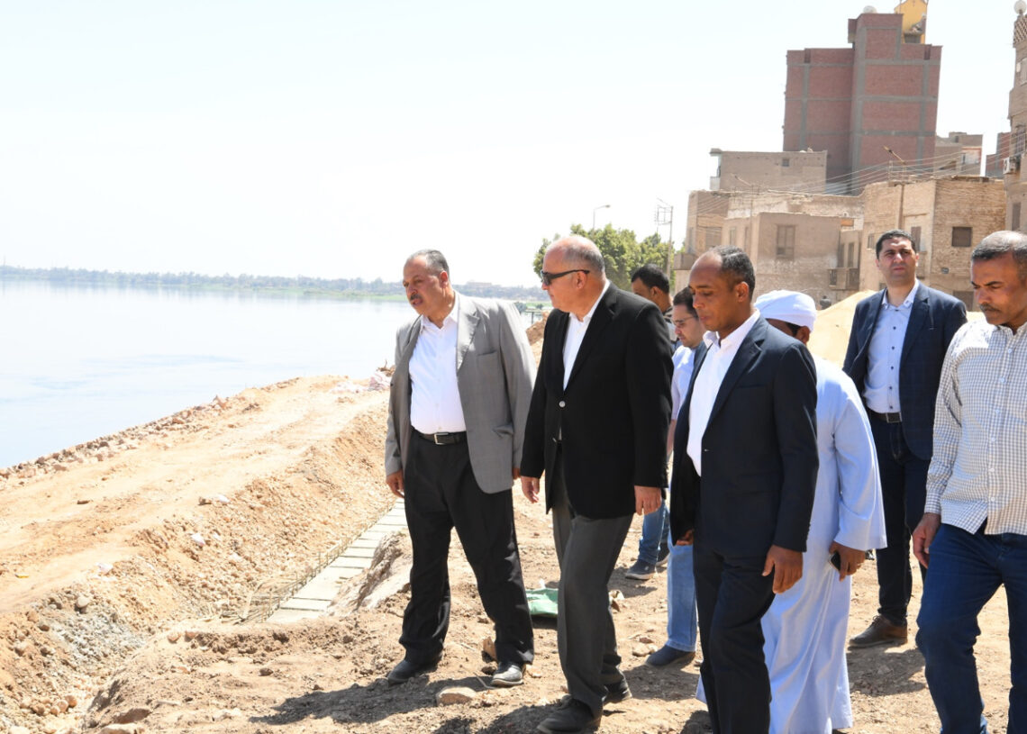 محافظ قنا يتابع أعمال إنشاء كورنيش مدينة نقادة الجديد 19 - جريدة المساء محافظ قنا يتابع أعمال إنشاء كورنيش مدينة نقادة الجديد 18 - جريدة المساء