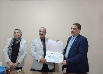 المنظمة المصرية الدولية لحقوق الإنسان تكرم قيادات "العلوم الصحية" تحت شعار معا في حب مصر وبناء الوطن" 21 - جريدة المساء