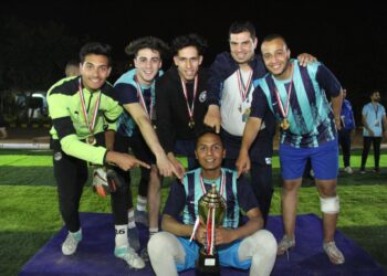 تحت شعار ‪"‬المخدرات رحلتها قصيرة ماتسافرهاش".. تسليم الفريق الفائز من الشباب والفتيات كأس بطولة دورى الجامعات 18 - جريدة المساء