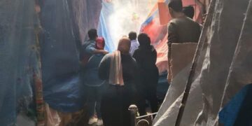 معاينة النيابة تكشف مفاجأت في حريق المنشية بالاسكندرية 2 - جريدة المساء معاينة النيابة تكشف مفاجأت في حريق المنشية بالاسكندرية 1 - جريدة المساء