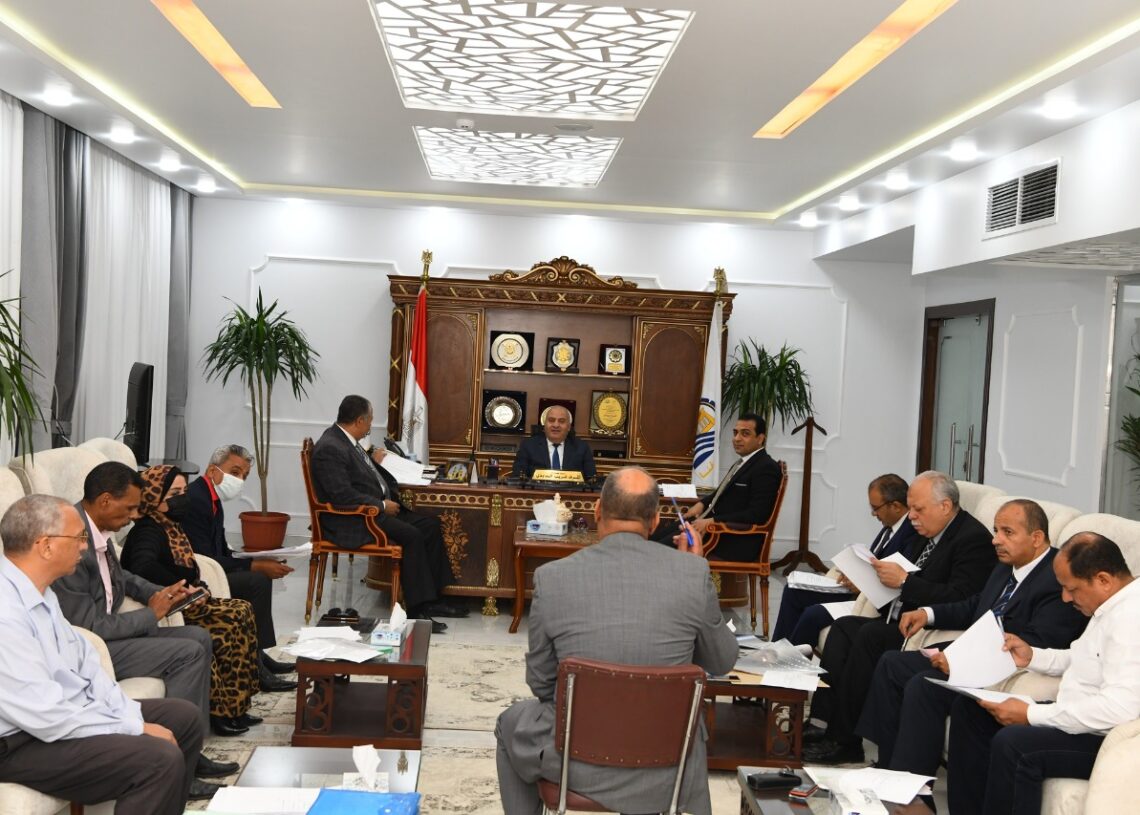 محافظ قنا يترأس اللجنة الدائمة لإختيار المرشحين للوظائف القيادية 19 - جريدة المساء