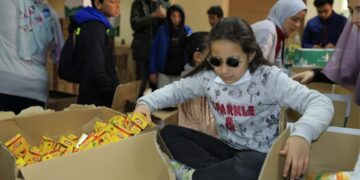 أبناء بصيرة يساهمون فى تعبئة كراتين رمضان