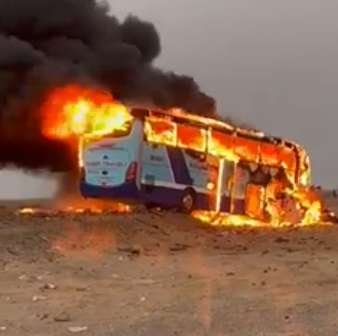 مصرع 10 وإصابة 14 بينهم أجانب في تصادم أتوبيس وربع نقل بطريق أبو سمبل 17 - جريدة المساء حادث حريق اتوبيس طريق ابوسمبل