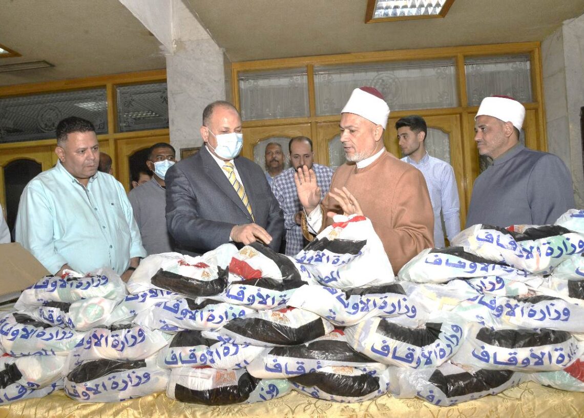 انطلاق قافلة الأوقاف لتوزيع 29 طن لحوم و35 ألف شنطة غذائية بالقرى الأكثر احتياجا بأسيوط 18 - جريدة المساء انطلاق قافلة الأوقاف لتوزيع 29 طن لحوم و35 ألف شنطة غذائية بالقرى الأكثر احتياجا بأسيوط